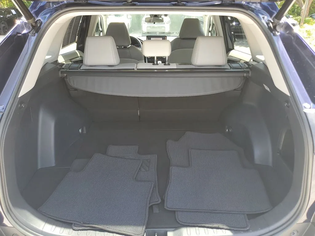 2021 Toyota RAV4 Hybrid XLE Premium photo 9