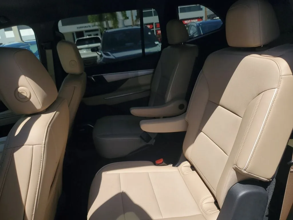 2025 Buick Enclave Preferred photo 13