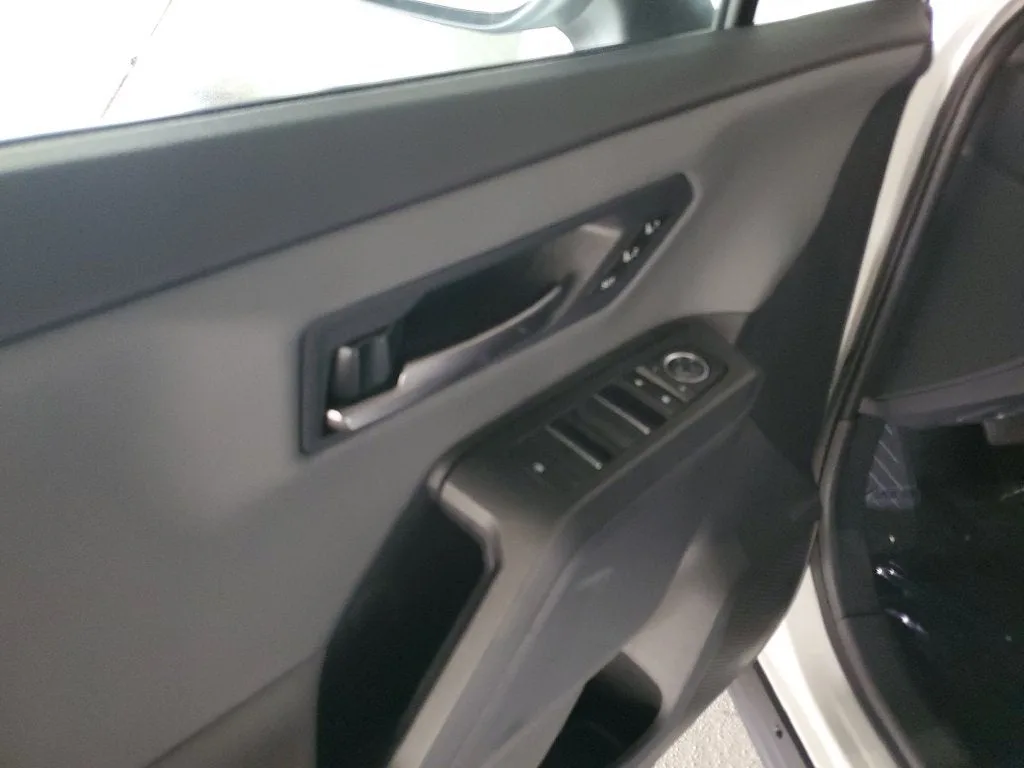 2026 Toyota RAV4 XSE photo 19
