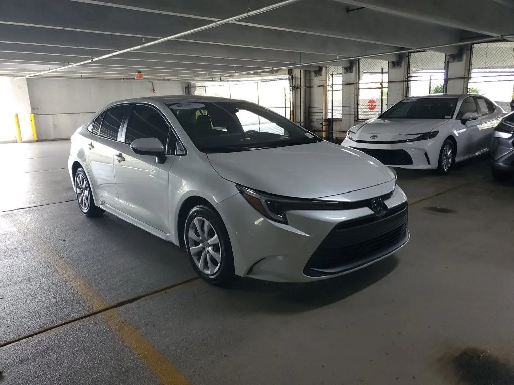 2024 Toyota Corolla Hybrid LE photo 3