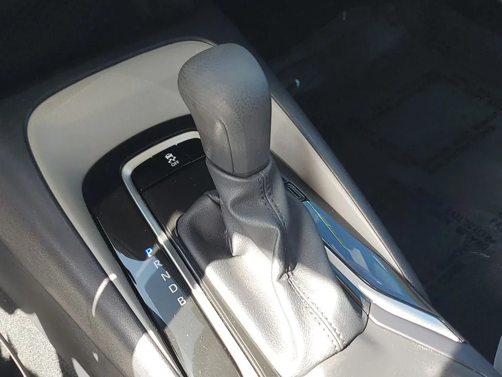 2025 Toyota Corolla LE photo 29