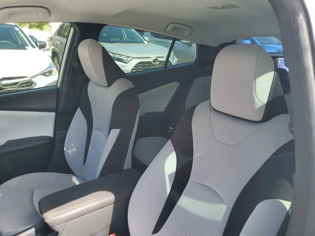 2022 Toyota Prius LE photo 19