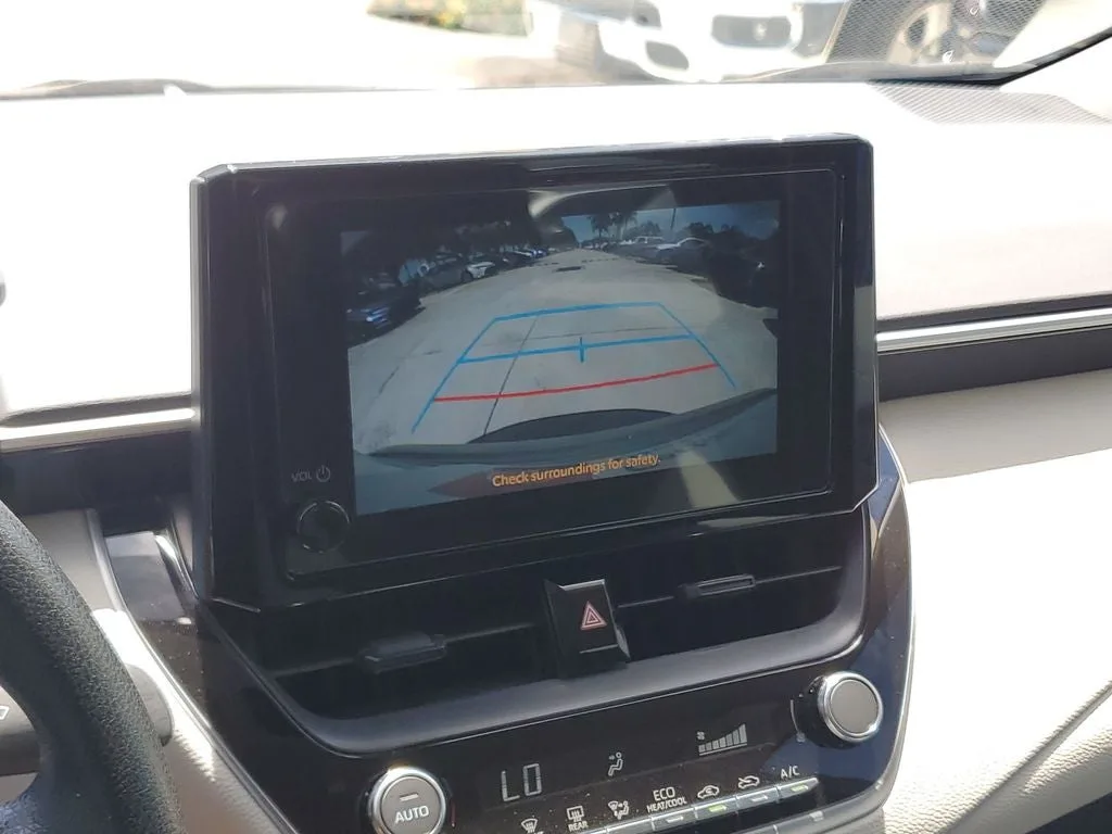 2025 Toyota Corolla LE photo 27