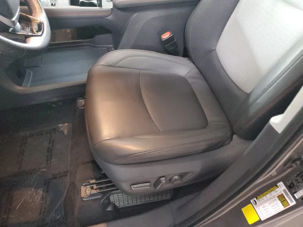 2021 Toyota Sienna XSE 7 Passenger photo 20