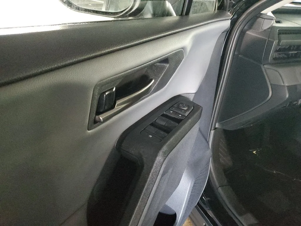 2026 Toyota RAV4 XLE Premium photo 18
