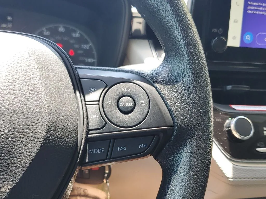 2024 Toyota Corolla Cross L photo 23