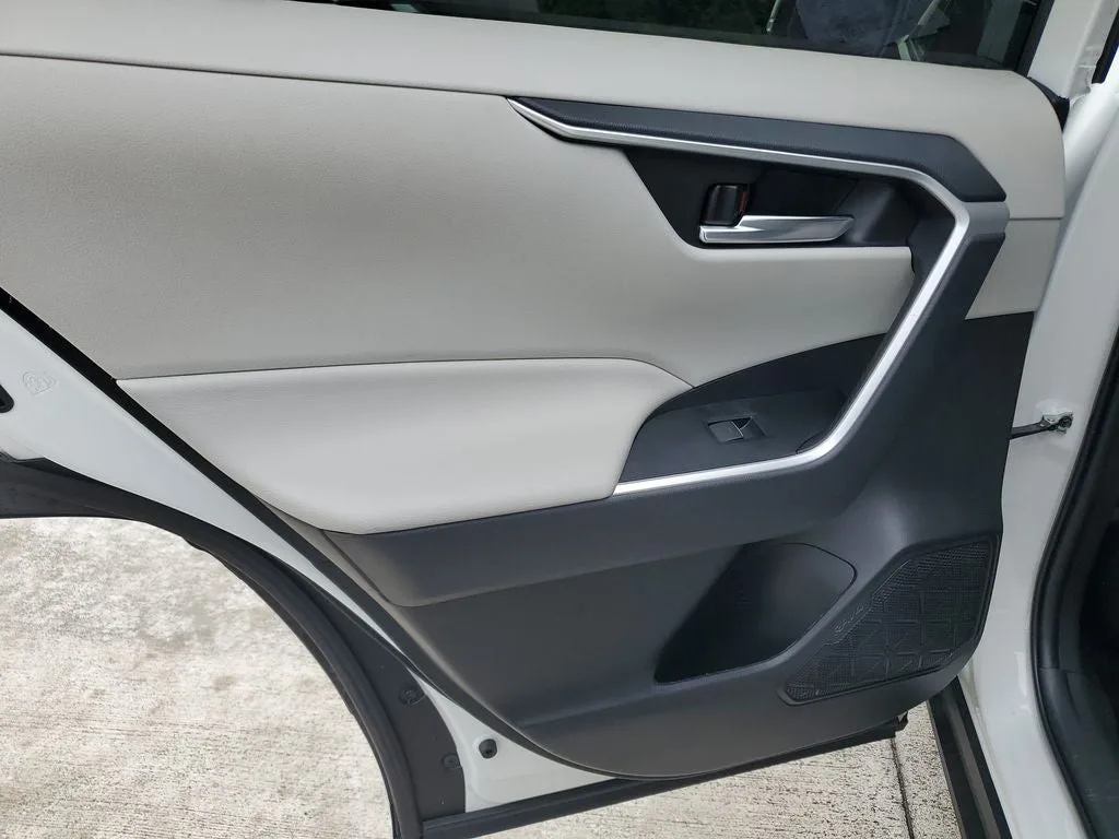 2024 Toyota RAV4 XLE Premium photo 12