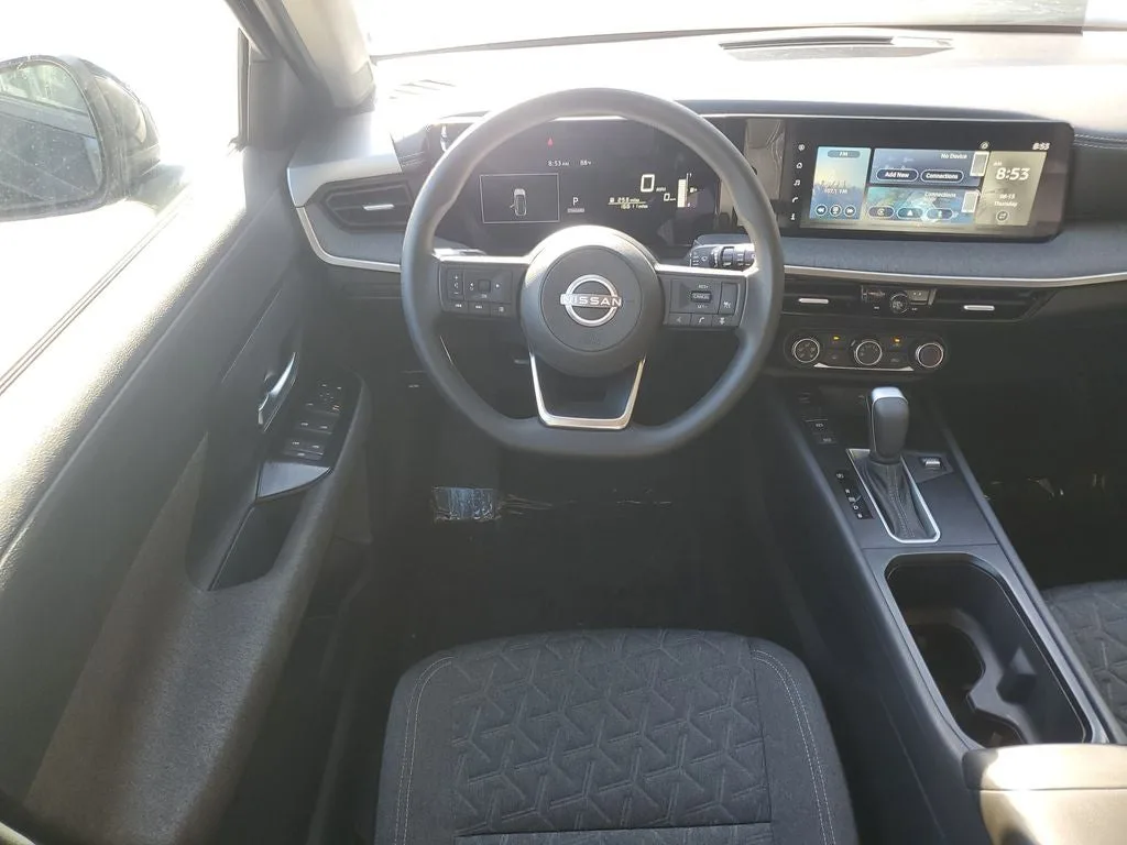 2025 Nissan Kicks SV photo 12
