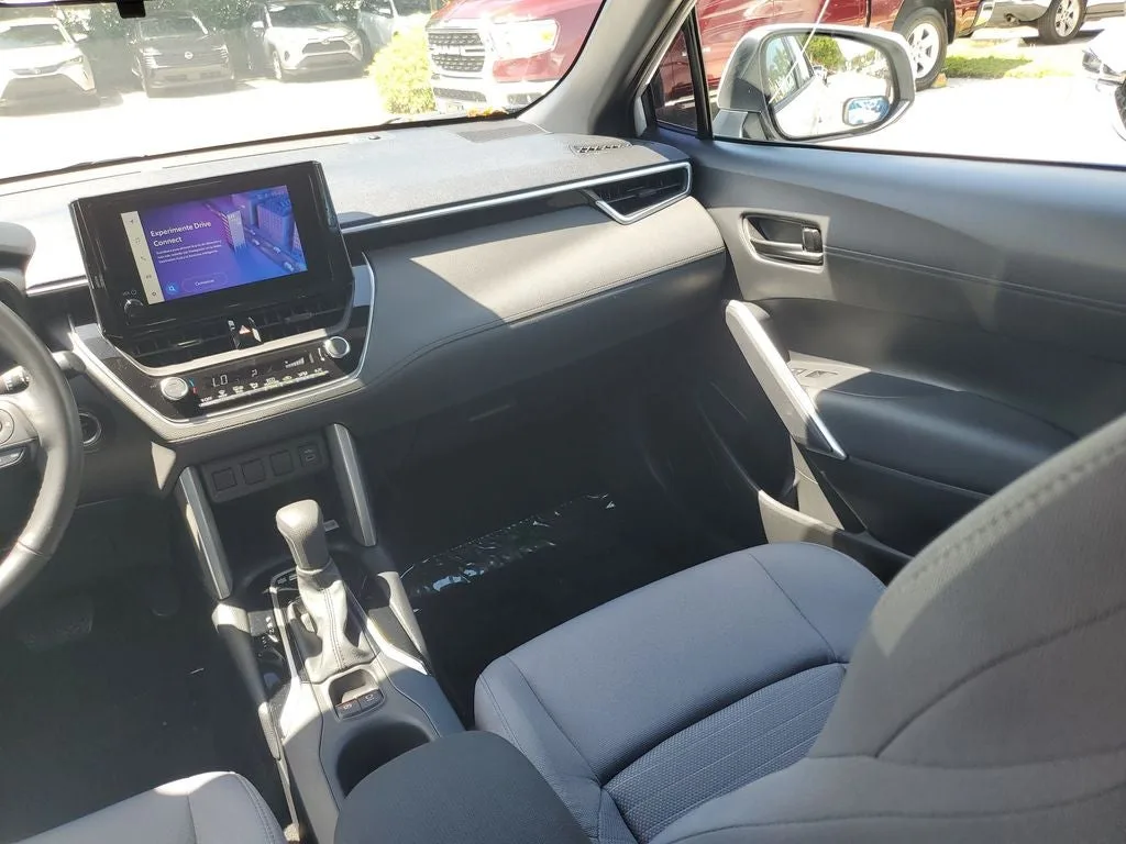2023 Toyota Corolla Cross Hybrid SE photo 16
