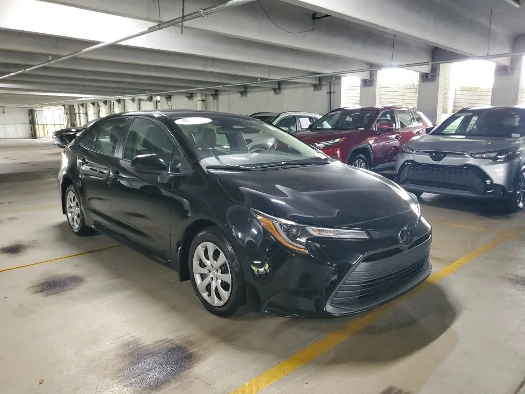 2025 Toyota Corolla LE photo 3
