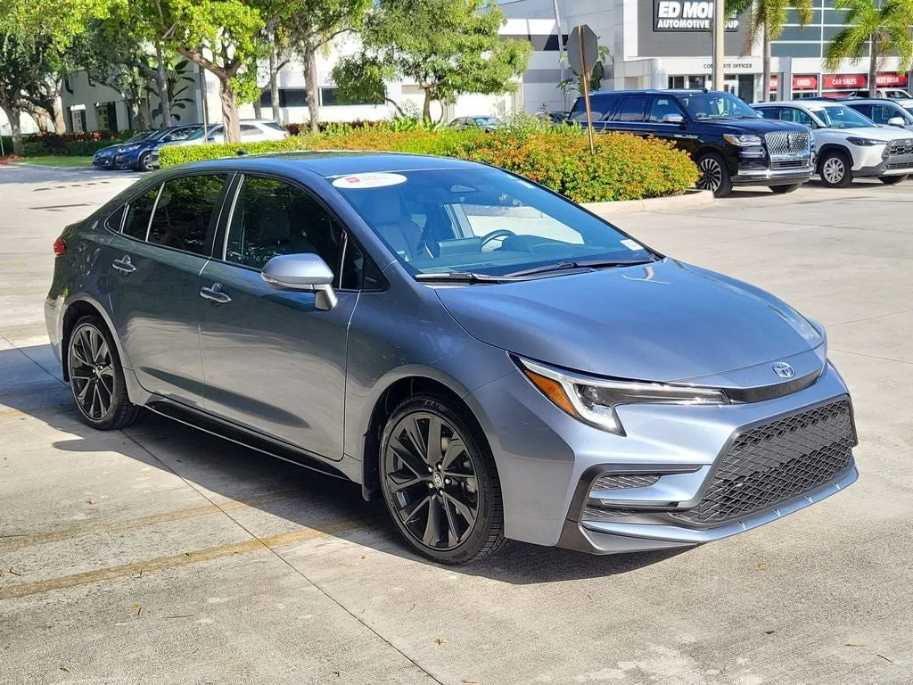 2024 Toyota Corolla SE photo 3