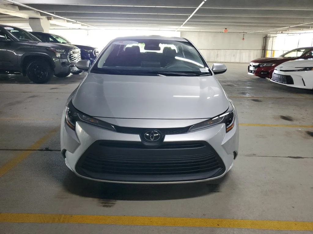 2025 Toyota Corolla LE photo 2