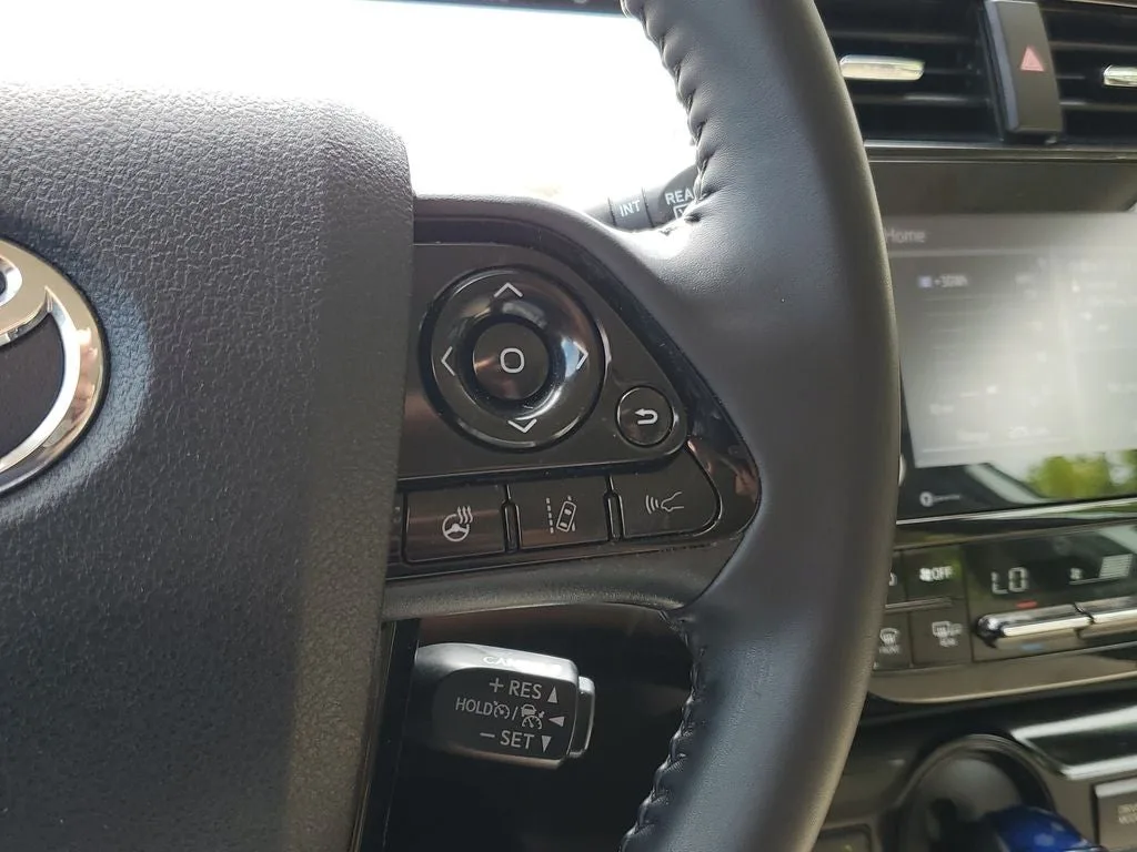 2022 Toyota Prius XLE photo 24