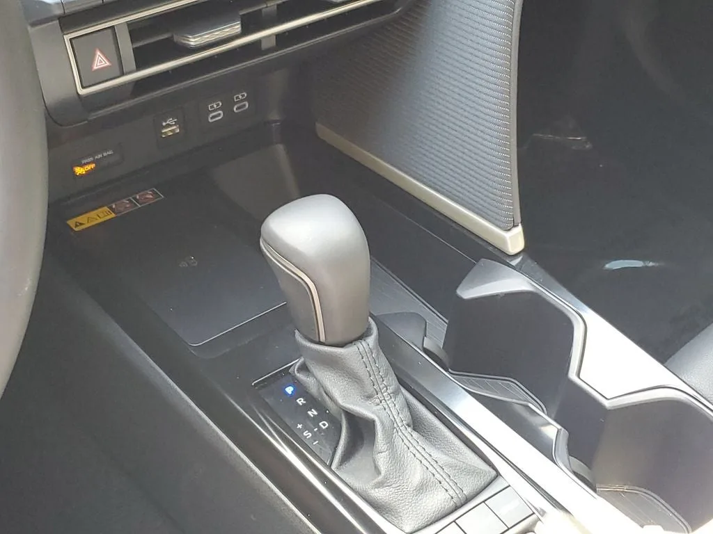 2025 Toyota Camry SE photo 26