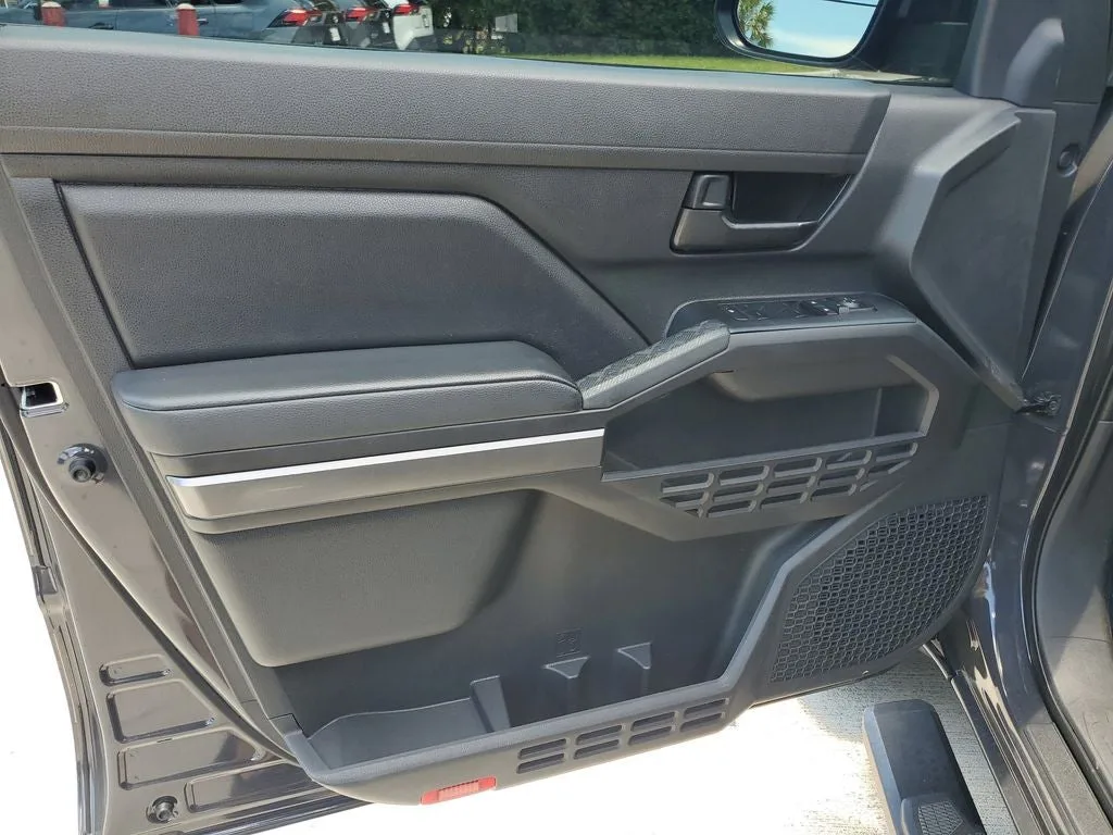 2025 Toyota Tacoma SR5 photo 17
