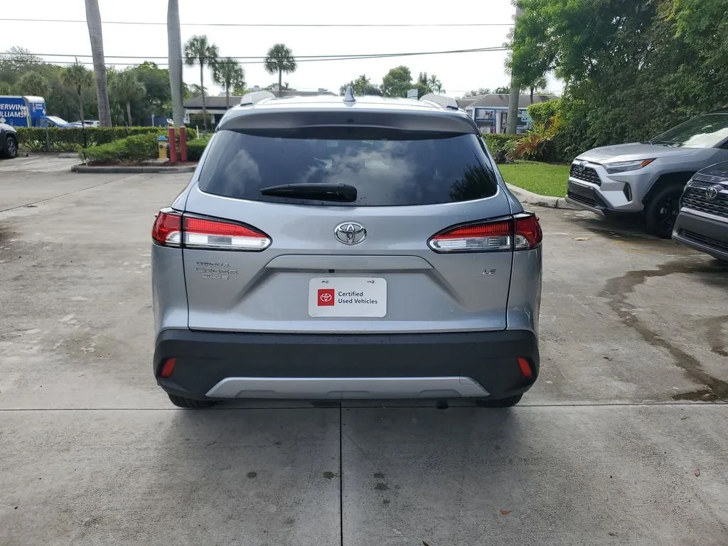 2024 Toyota Corolla Cross LE photo 5