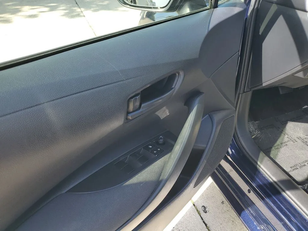 2023 Toyota Corolla LE photo 18