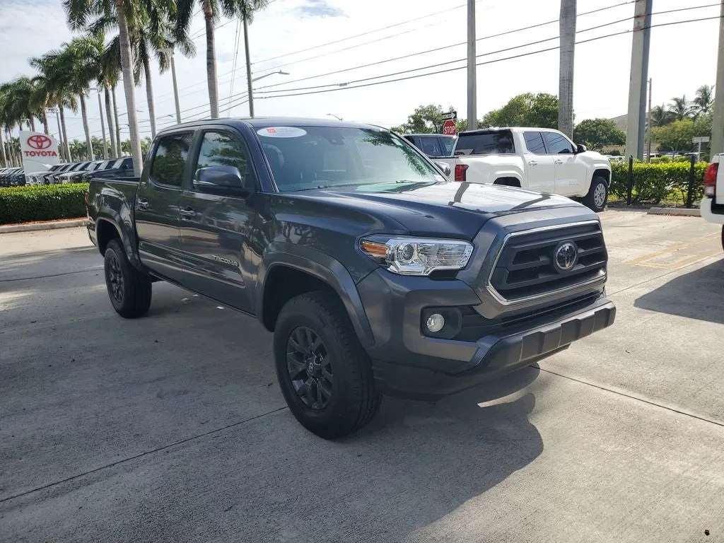 2023 Toyota Tacoma SR5 V6 photo 3