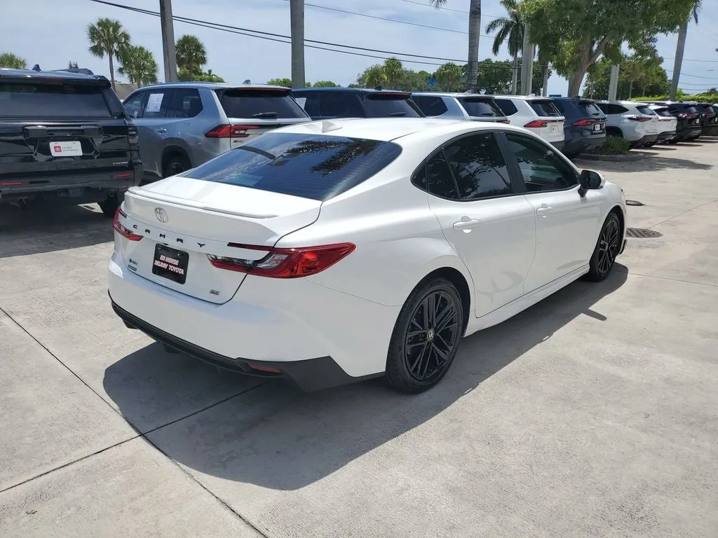 2025 Toyota Camry SE photo 6