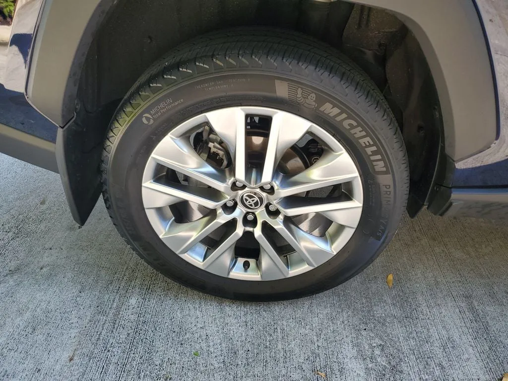 2024 Toyota RAV4 XLE Premium photo 6