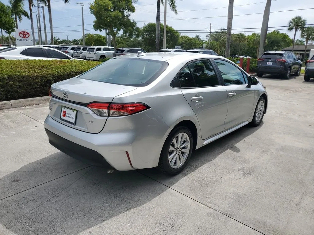 2023 Toyota Corolla LE photo 4
