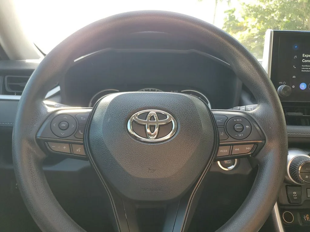 2024 Toyota RAV4 XLE photo 22