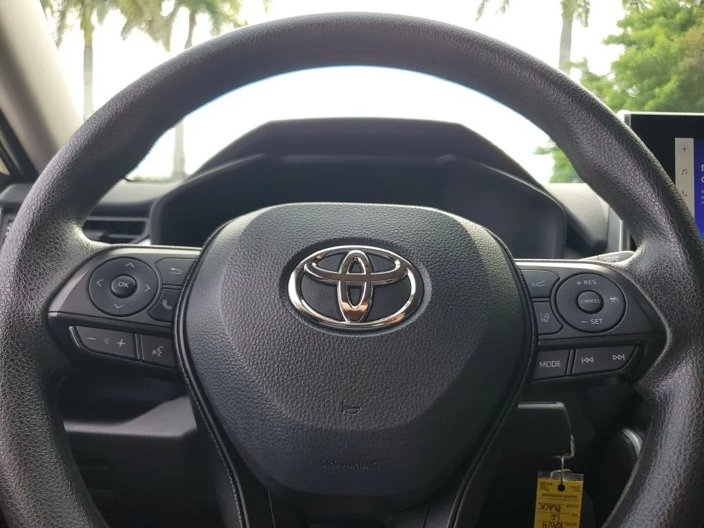 2025 Toyota RAV4 Hybrid LE photo 22