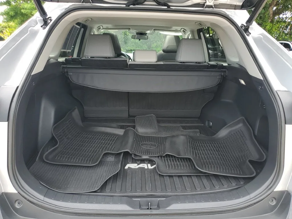 2023 Toyota RAV4 XLE Premium photo 10