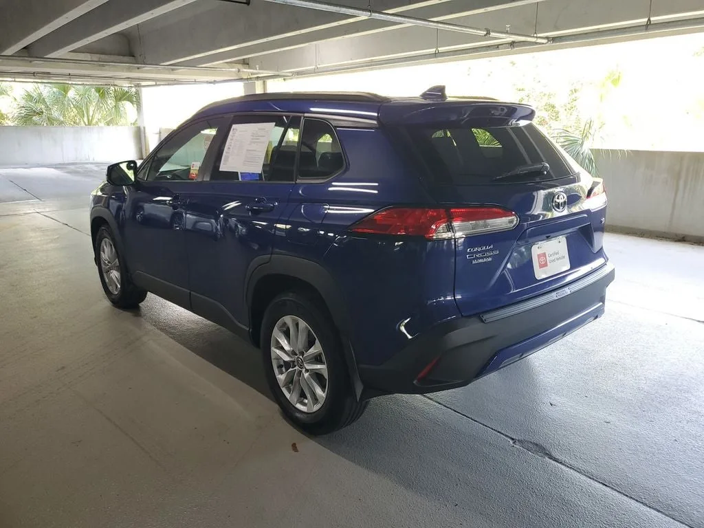 2023 Toyota Corolla Cross LE photo 6