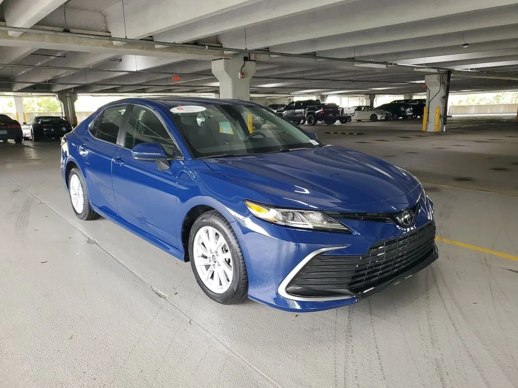 2023 Toyota Camry LE photo 3