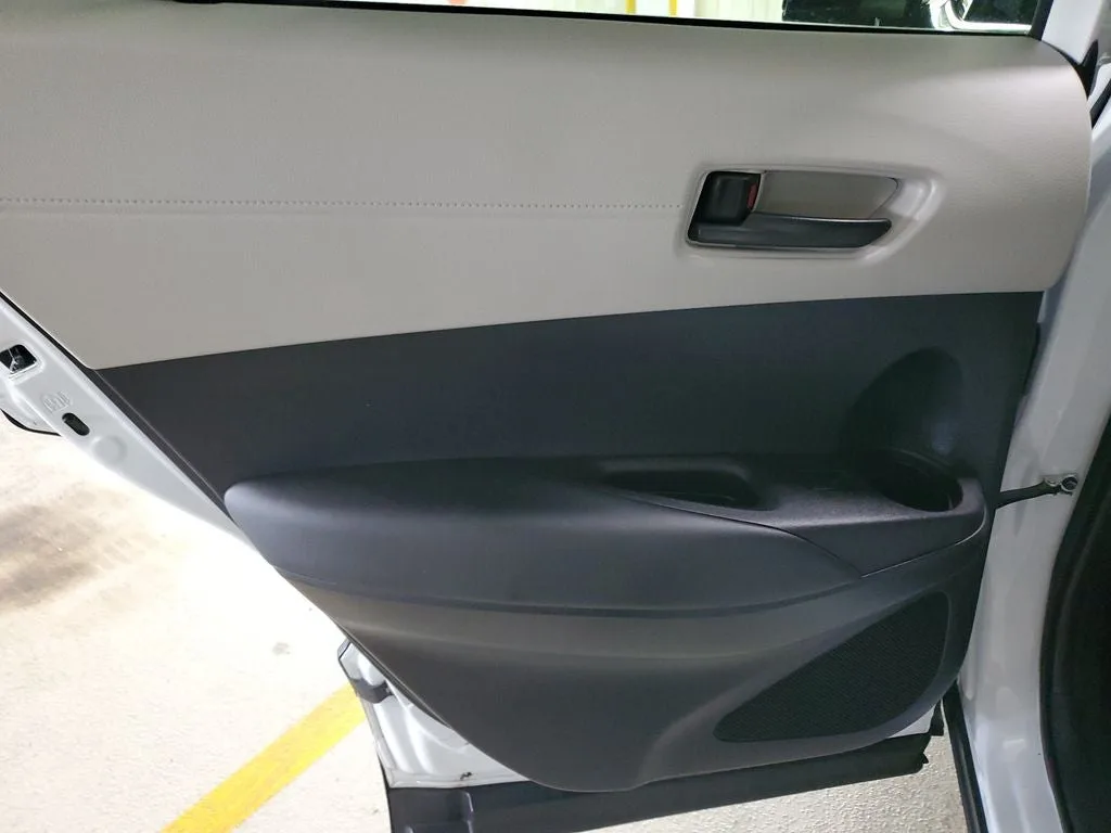 2025 Toyota Corolla Cross L photo 10