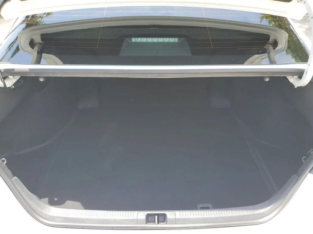 2025 Toyota Camry SE photo 10