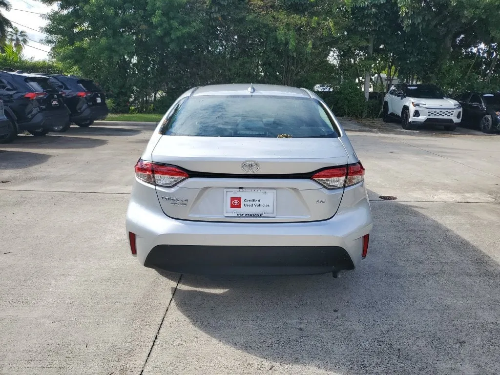 2025 Toyota Corolla LE photo 4
