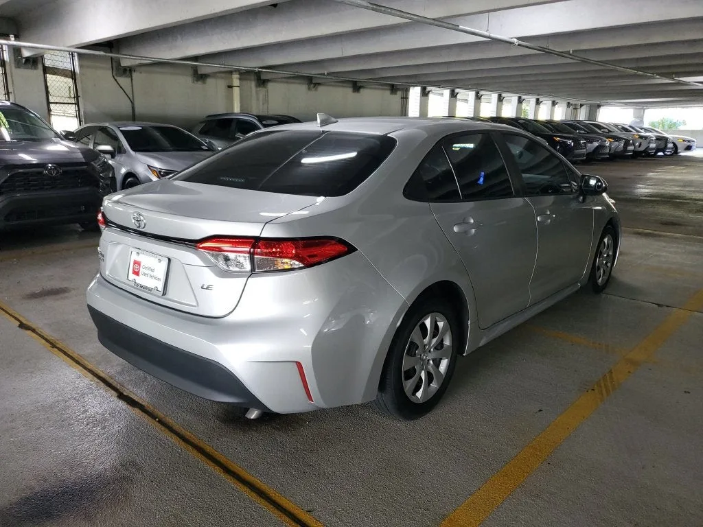 2025 Toyota Corolla LE photo 4