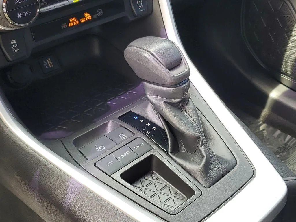 2024 Toyota RAV4 XLE photo 29