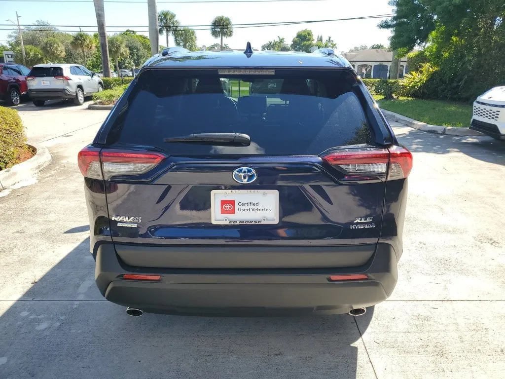 2024 Toyota RAV4 Hybrid XLE photo 5