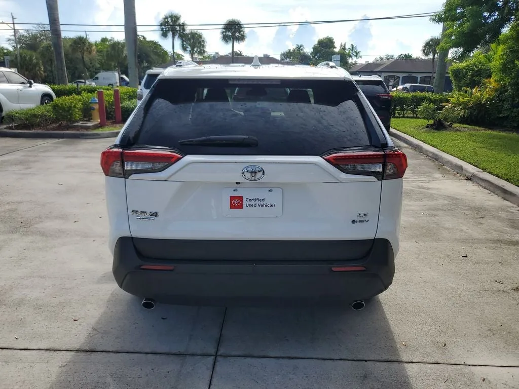 2025 Toyota RAV4 Hybrid LE photo 5