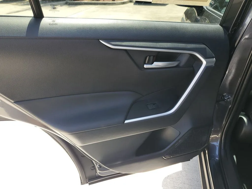 2024 Toyota RAV4 XLE photo 12