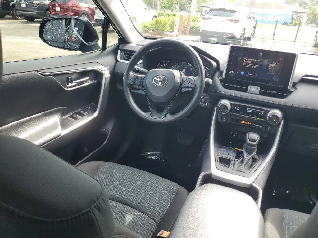 2025 Toyota RAV4 XLE photo 14