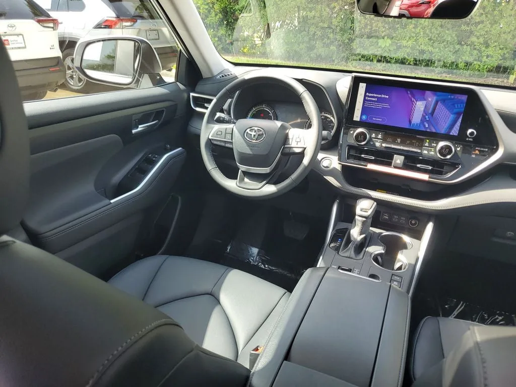 2026 Toyota Highlander Hybrid XLE photo 17