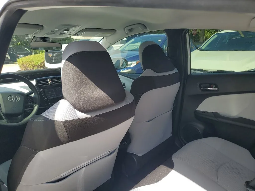 2022 Toyota Prius LE photo 13