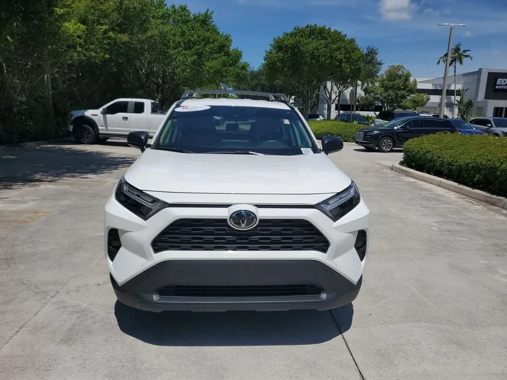 2025 Toyota RAV4 Hybrid LE photo 2