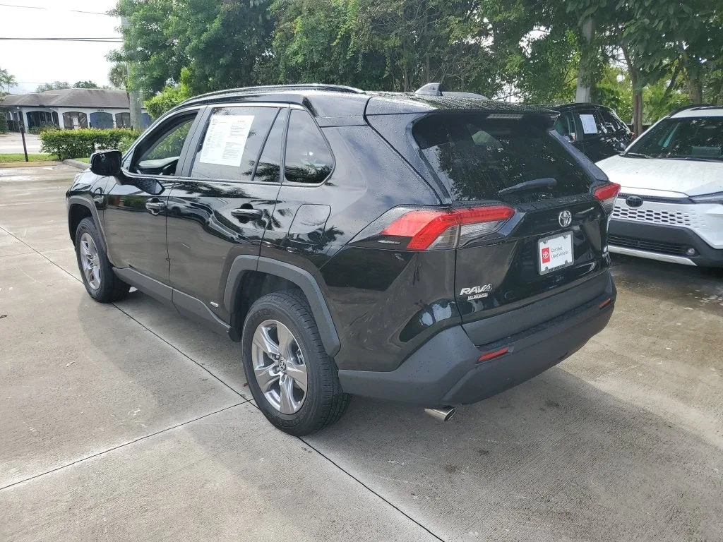 2025 Toyota RAV4 Hybrid LE photo 6