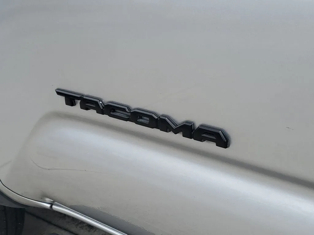 2023 Toyota Tacoma SR5 V6 photo 9