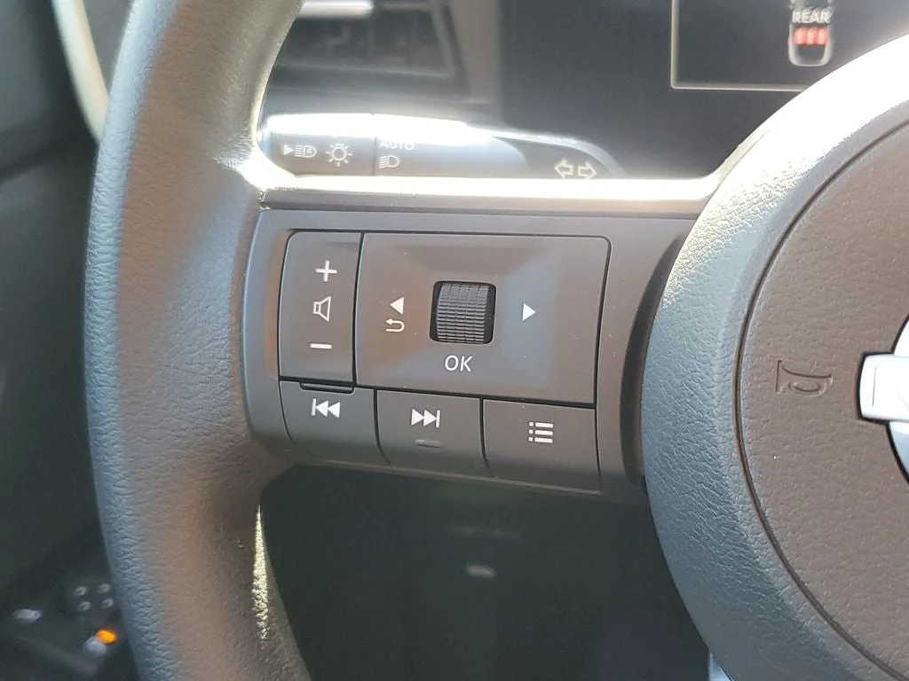 2025 Nissan Kicks SV photo 21