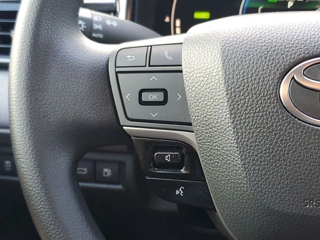 2025 Toyota Camry LE photo 23