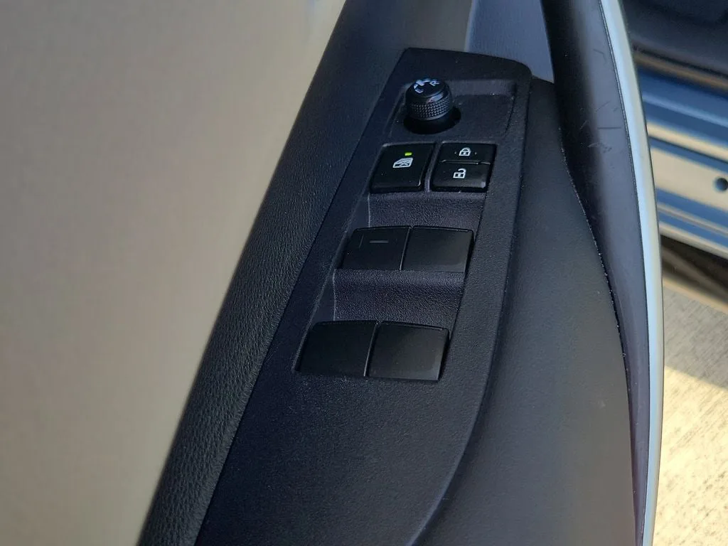2024 Toyota Corolla SE photo 18