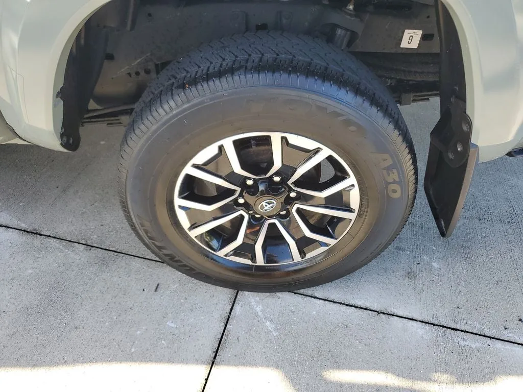 2023 Toyota Tacoma TRD Sport V6 photo 6