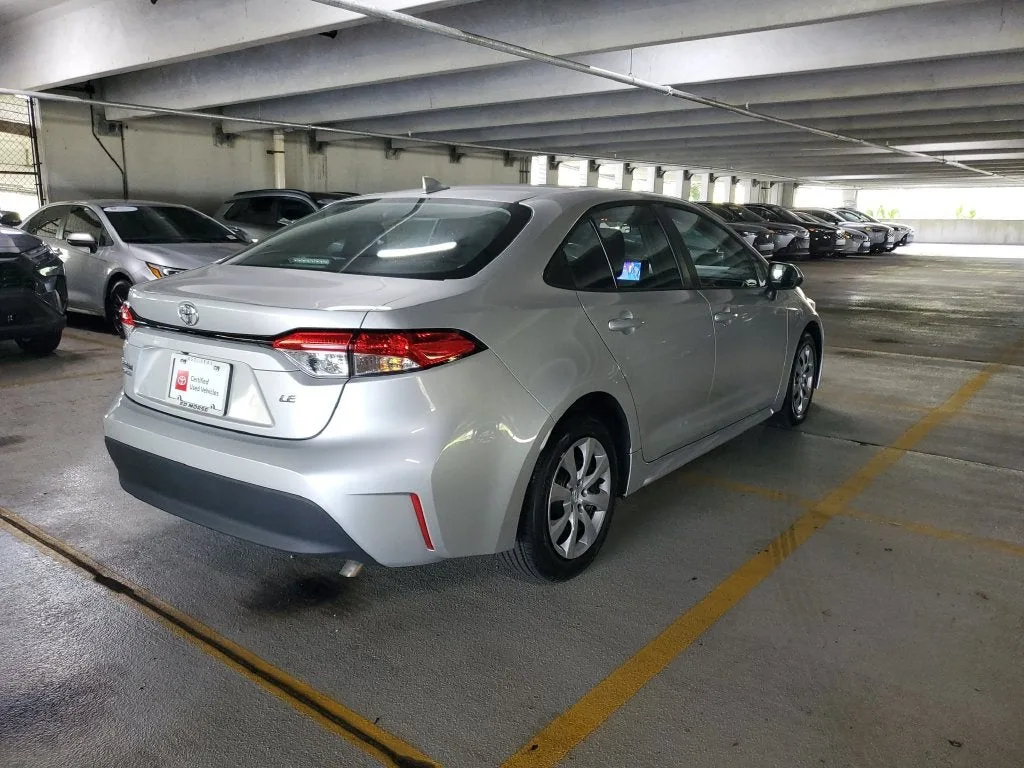 2025 Toyota Corolla LE photo 4