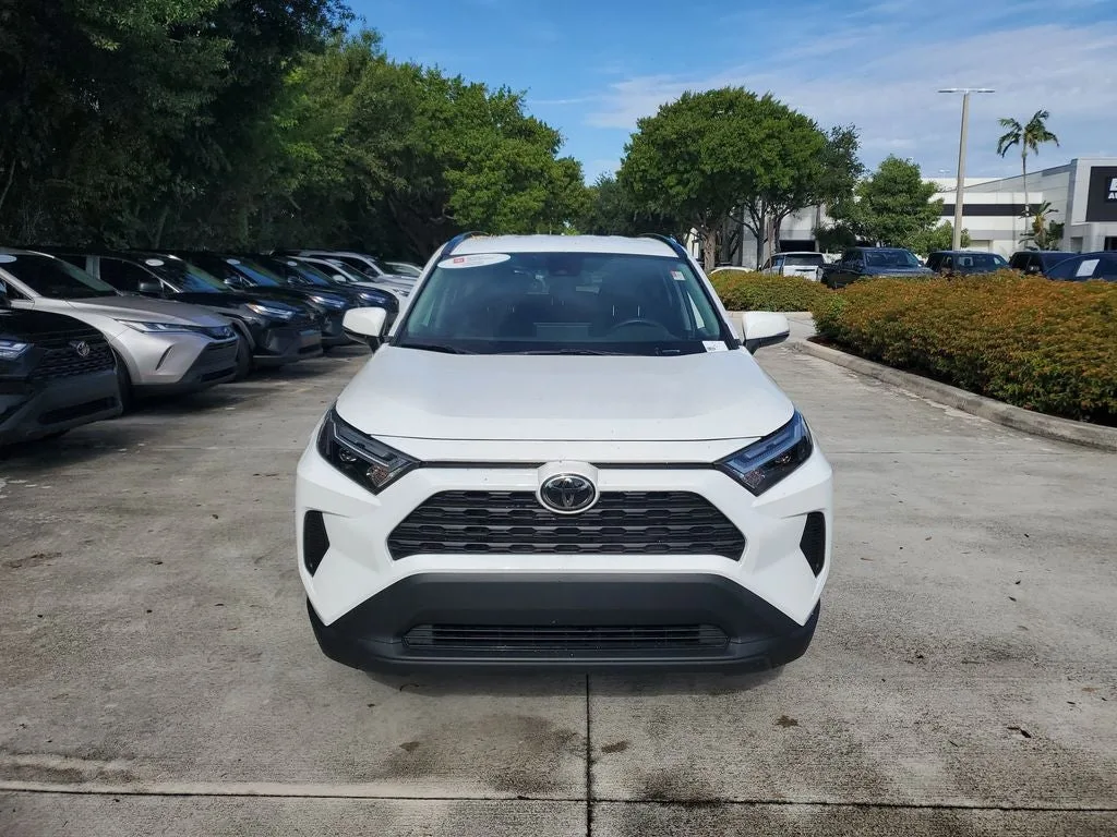 2025 Toyota RAV4 Hybrid LE photo 2